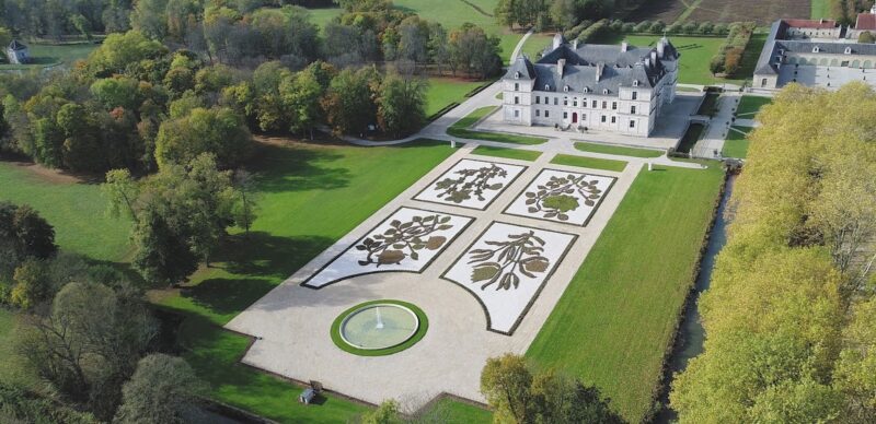 vue aérienne du Château d'Ancy Le Franc