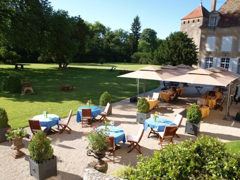 terrasse extérieure Château de Vault-de-Lugny 